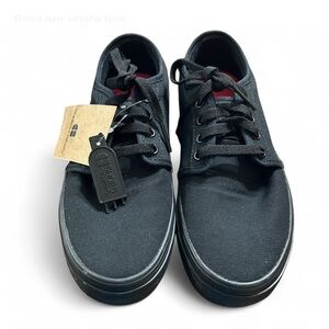 SHOES CREWS Unisex Black Slip & Oil Resisitent Sneakers. M6.5, W8. NWT.